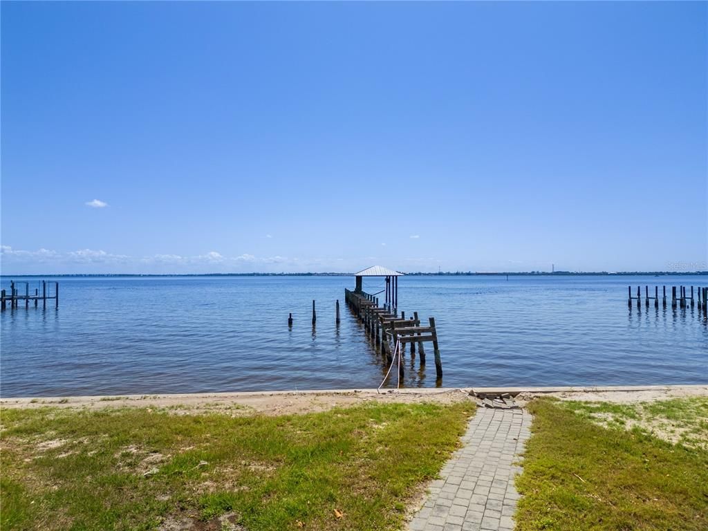 Exterior, Lake