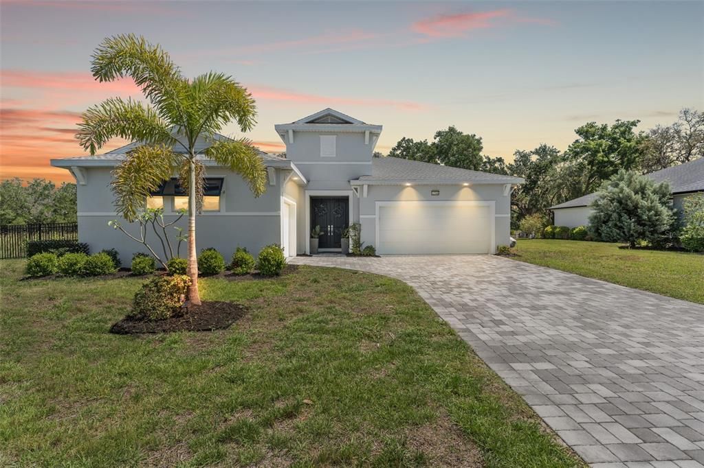 Attached, Backyard, Exterior, Facade, Modern