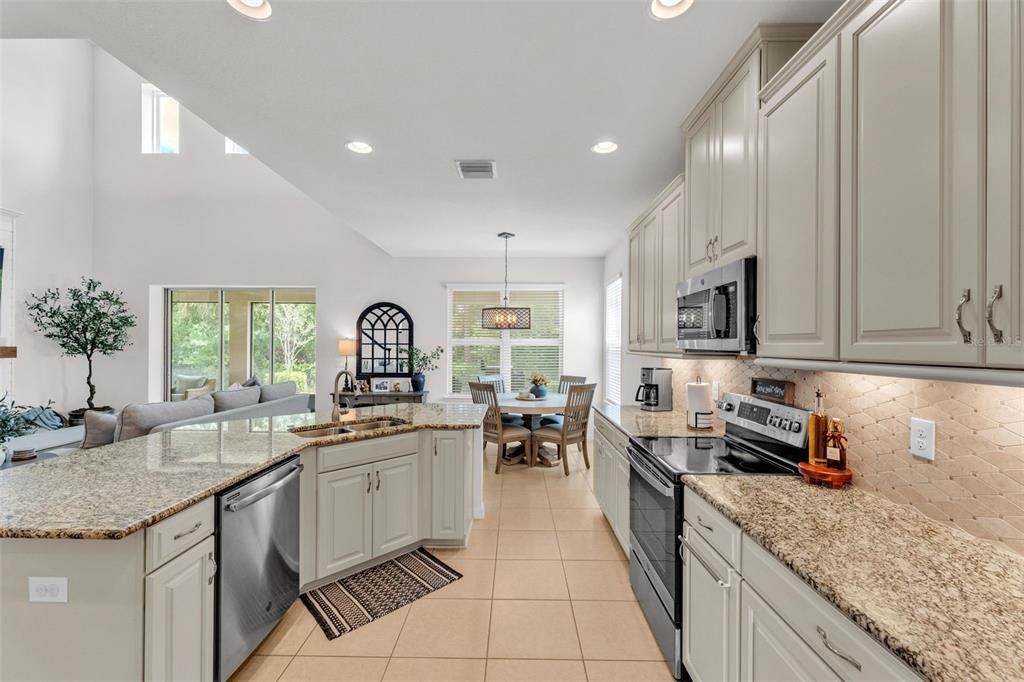 Dining room, Interior, Kitchen, Pendant Lights, Recessed Lighting, Stainless Steel Appliances