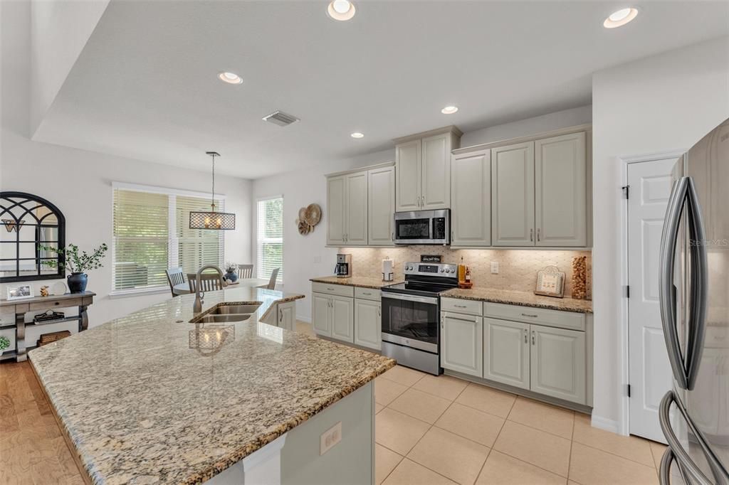 Dining room, Interior, Kitchen, Pendant Lights, Recessed Lighting, Stainless Steel Appliances