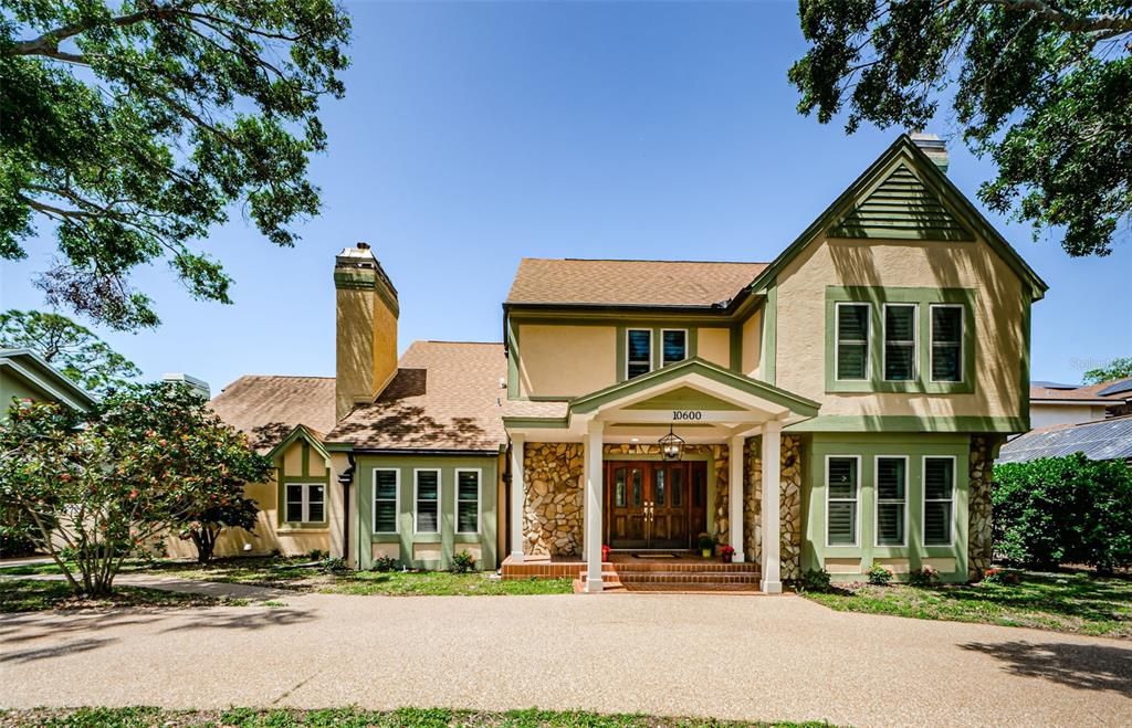 Exterior, Facade, Queen Anne Victorian