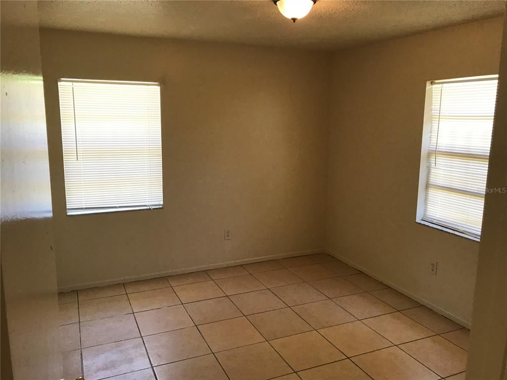 Empty room, Interior