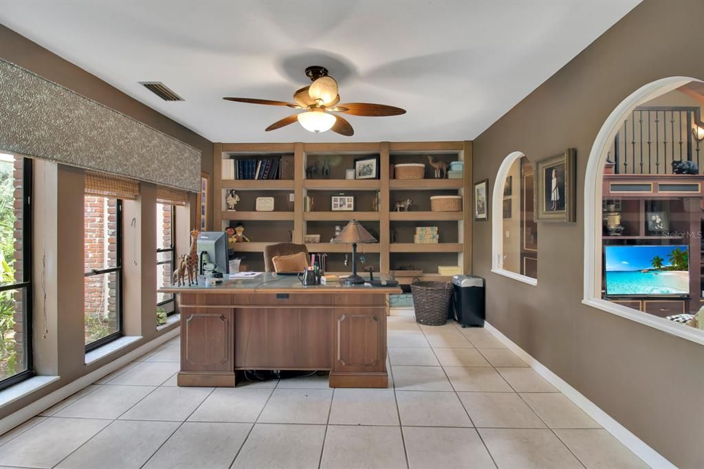 Home Office, Interior