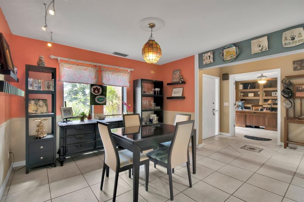 Home Office, Interior