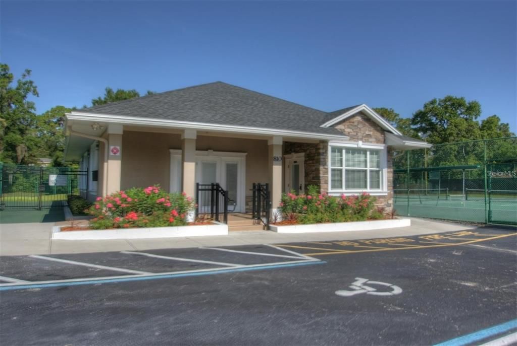 Exterior, Facade, Ranch