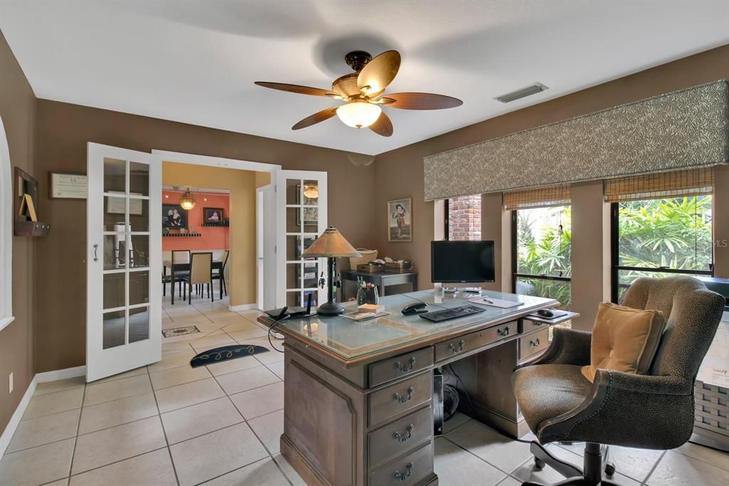 Home Office, Interior