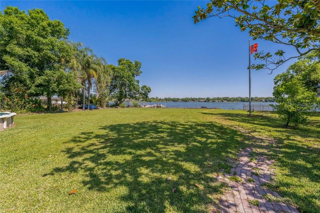 Exterior, Lake