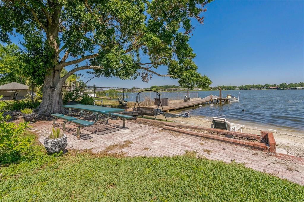 Exterior, Lake