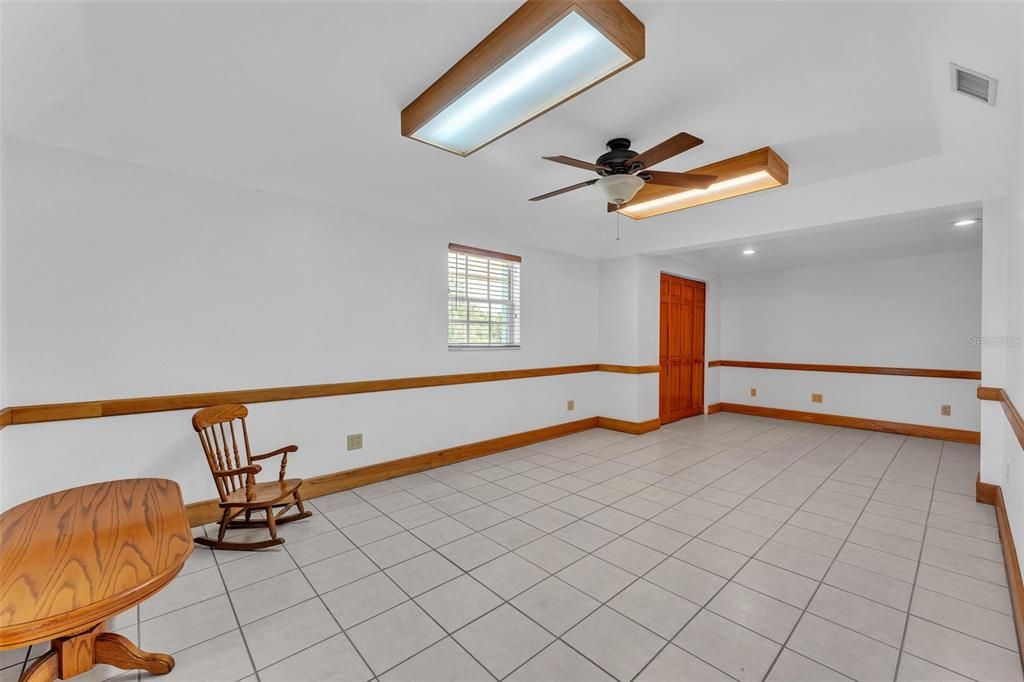 Empty room, Interior, Recessed Lighting