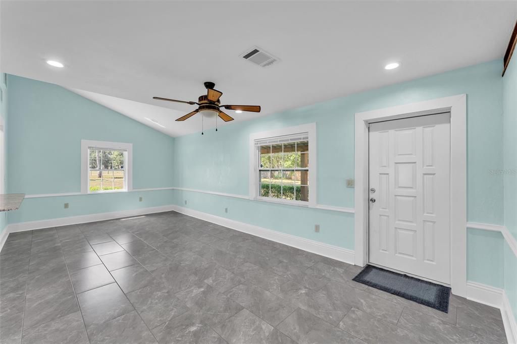 Empty room, Interior, Recessed Lighting