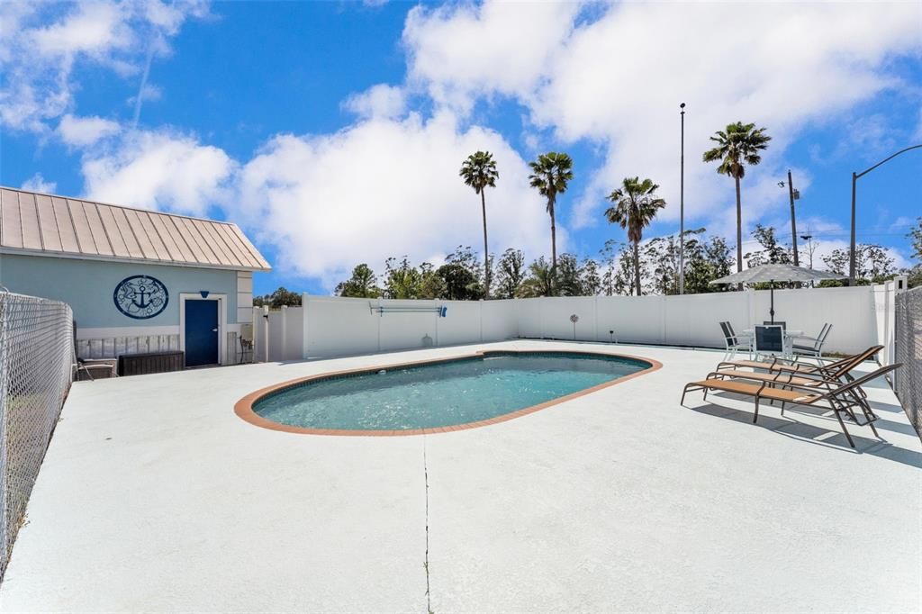 Exterior, Pool