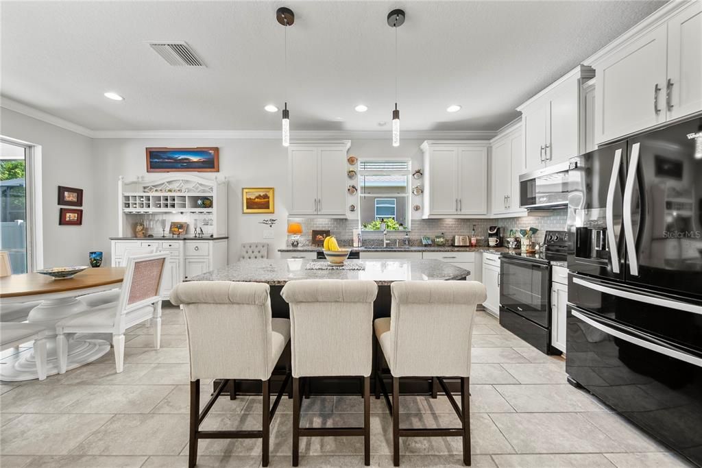 Dining room, Interior, Kitchen, Pendant Lights, Recessed Lighting, Stainless Steel Appliances