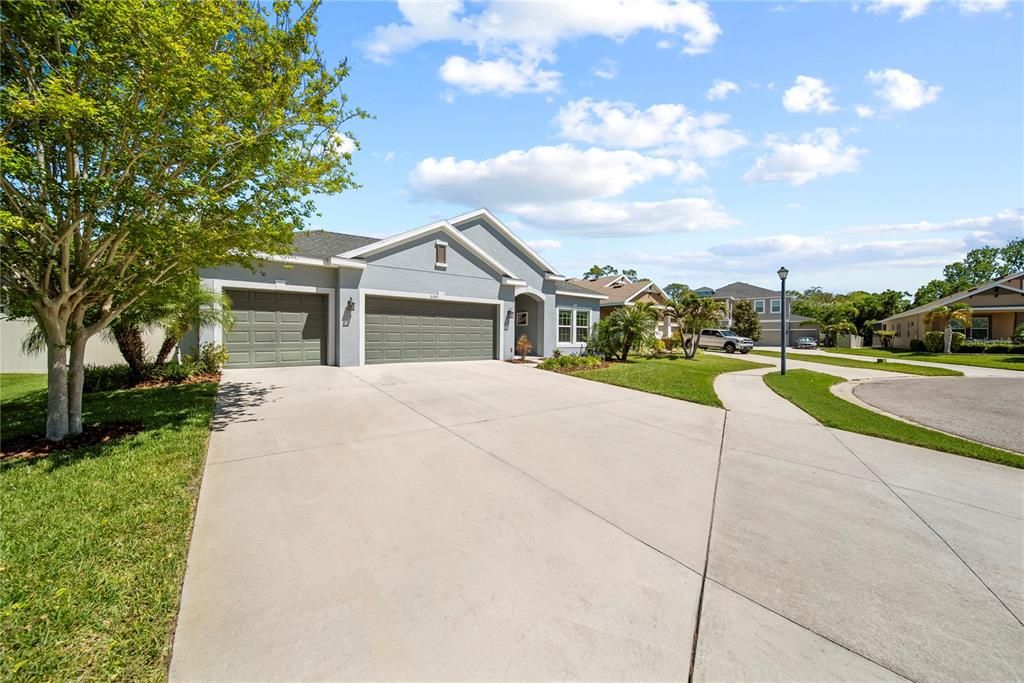 Attached, Exterior, Facade, Ranch