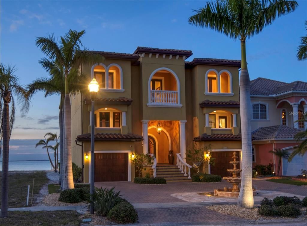 Attached, Exterior, Facade, Mediterranean
