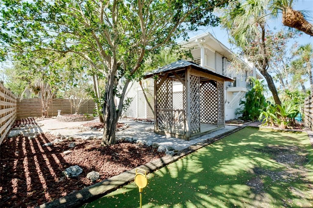 Backyard, Exterior