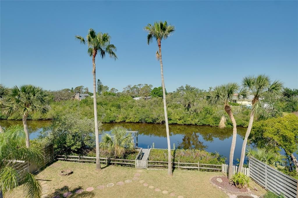 Exterior, Lake