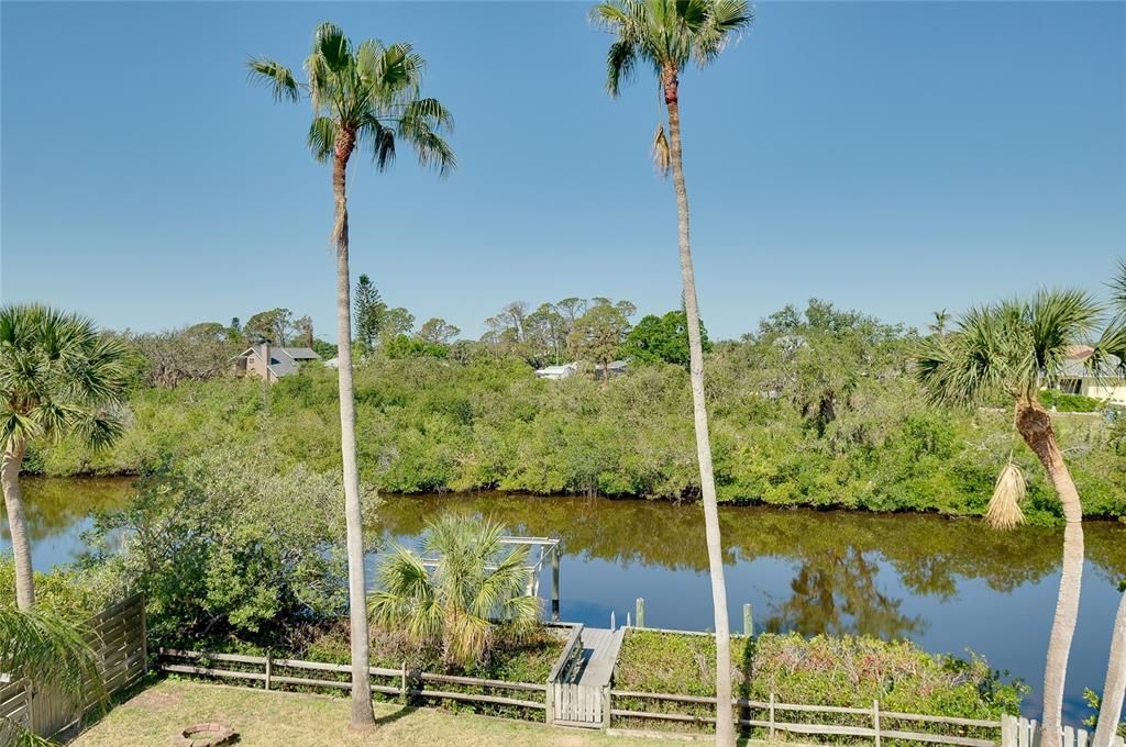 Exterior, Lake