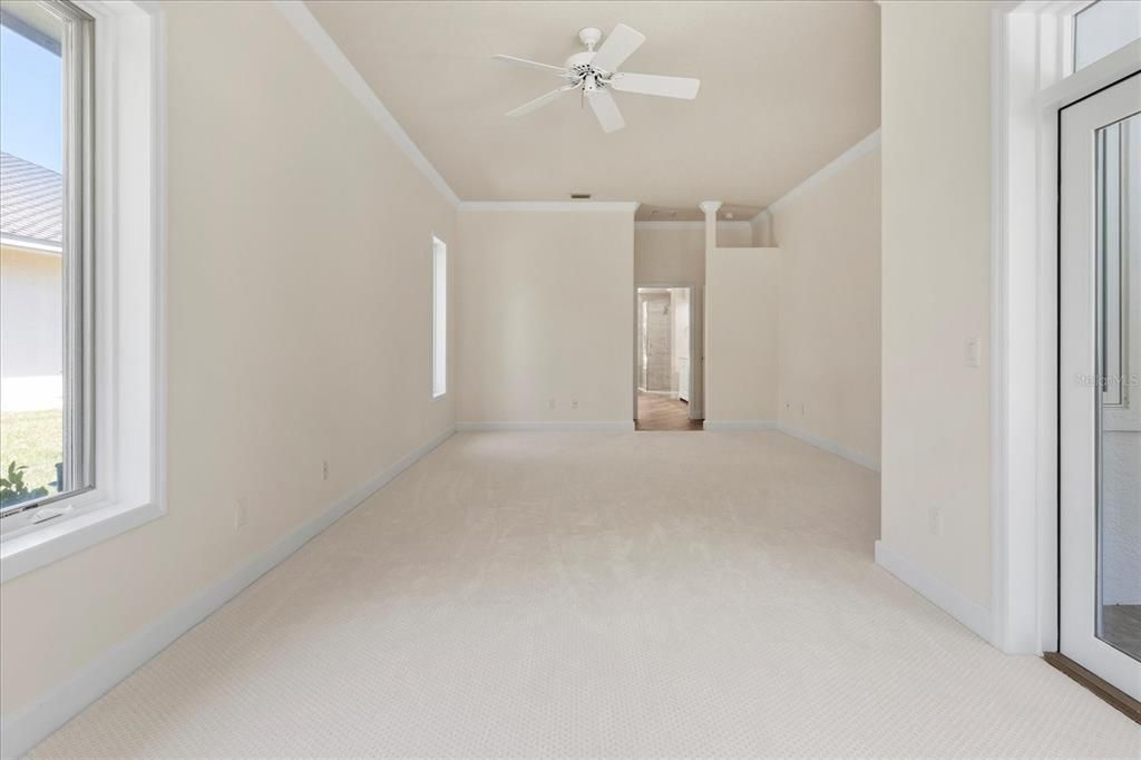 Empty room, Interior
