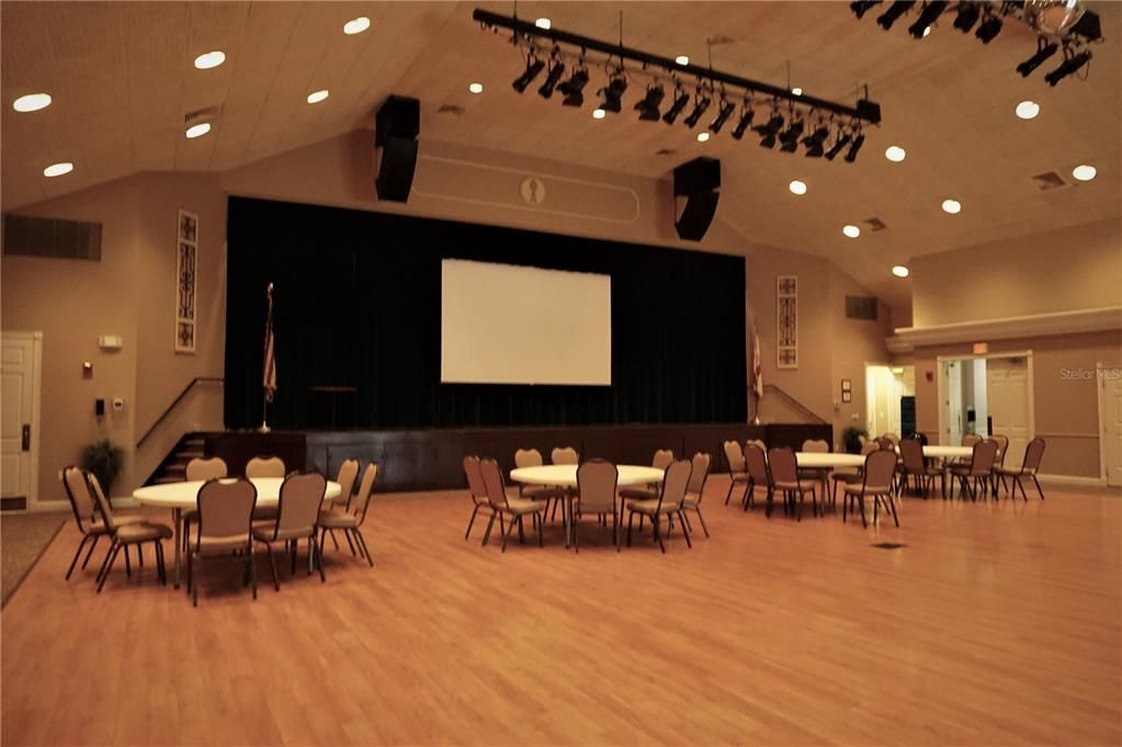 Dining room, Interior, Pendant Lights, Projection Screen, Recessed Lighting, Wood Texture Flooring