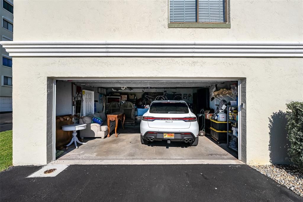 Exterior, Garage