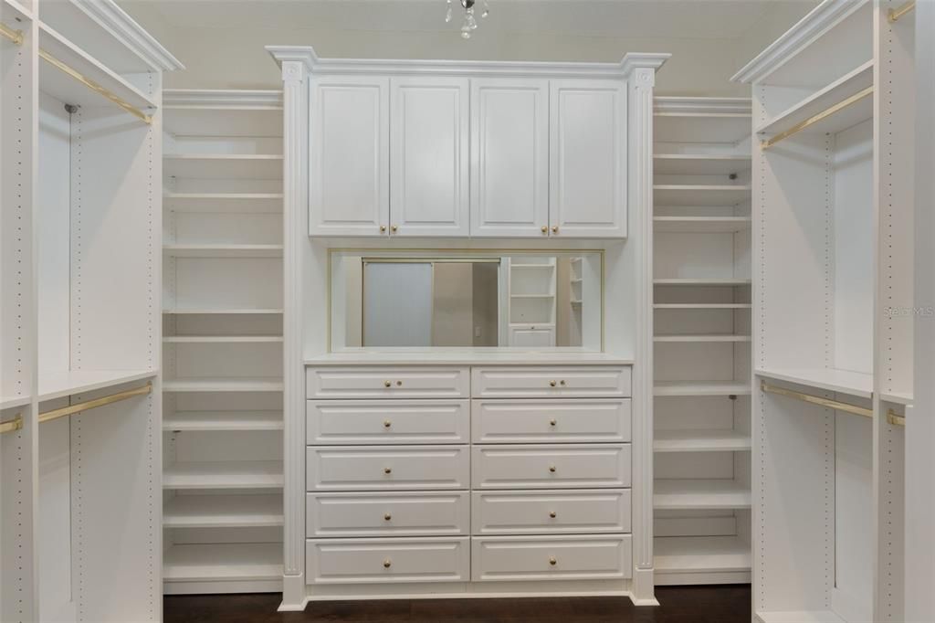 Interior, Walk-in Closets, Wood Texture Flooring