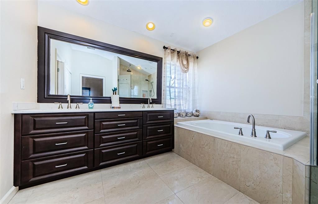 Bathroom, Dual Sink Vanities, Interior, Recessed Lighting