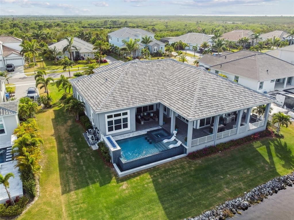 Exterior, Drone