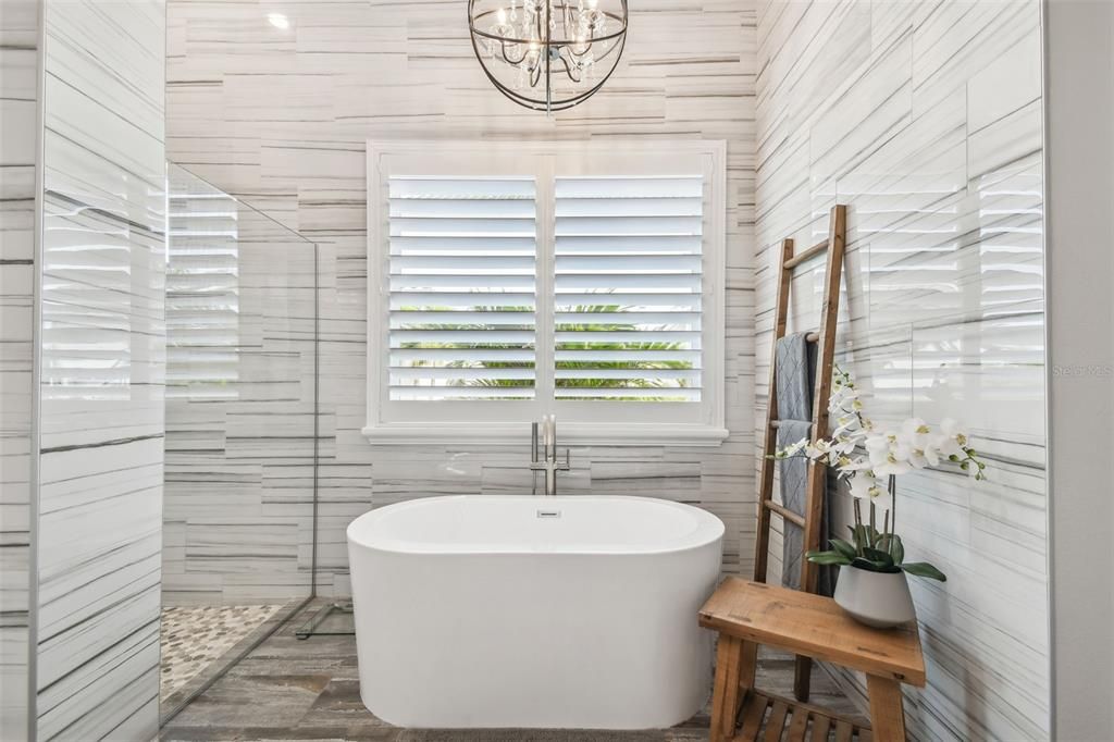 Bathroom, Free Standing Baths, Interior, Pendant Lights