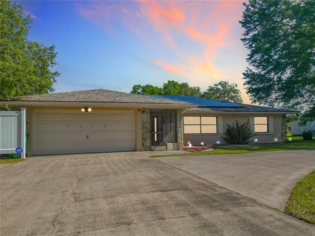 Attached, Exterior, Facade, Ranch