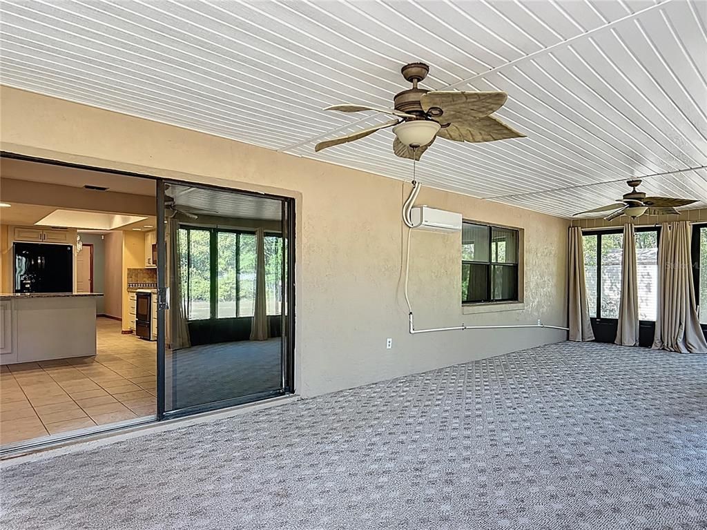 Empty room, Interior