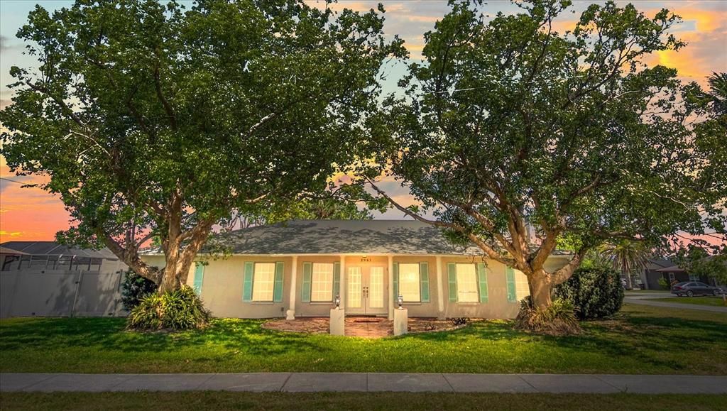 Exterior, Facade, Ranch
