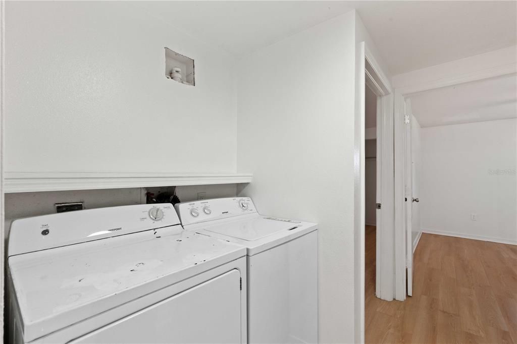 Interior, Washer, Wood Texture Flooring