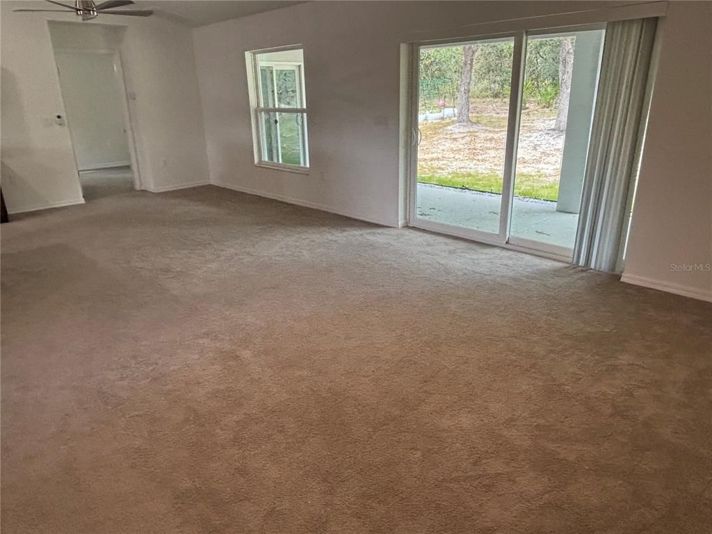 Empty room, Interior