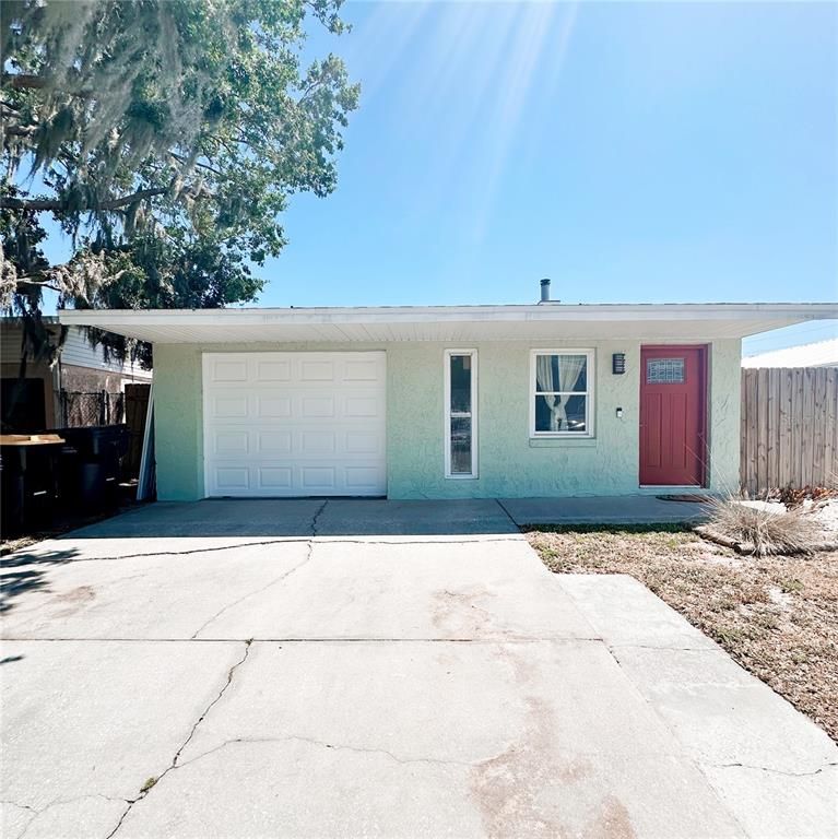 Attached, Exterior, Facade, Ranch