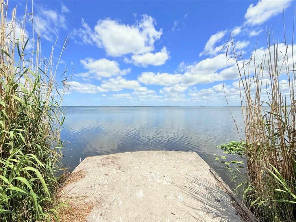 Exterior, Lake