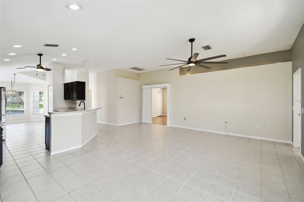 Empty room, Interior, Recessed Lighting