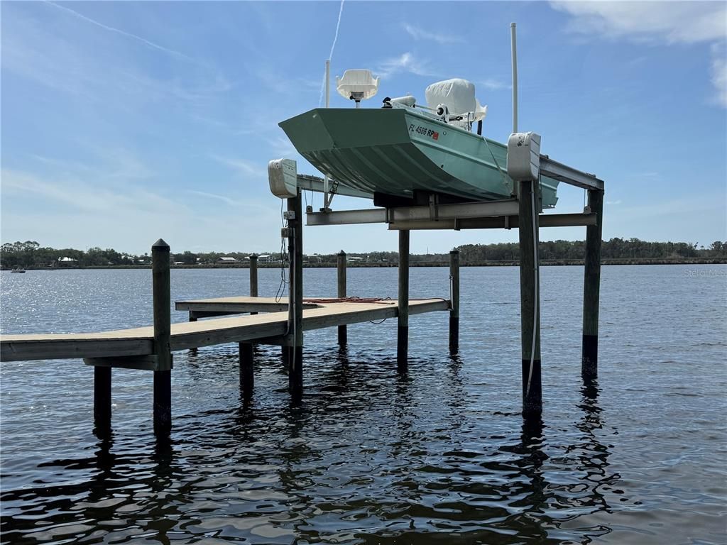Exterior, Lake
