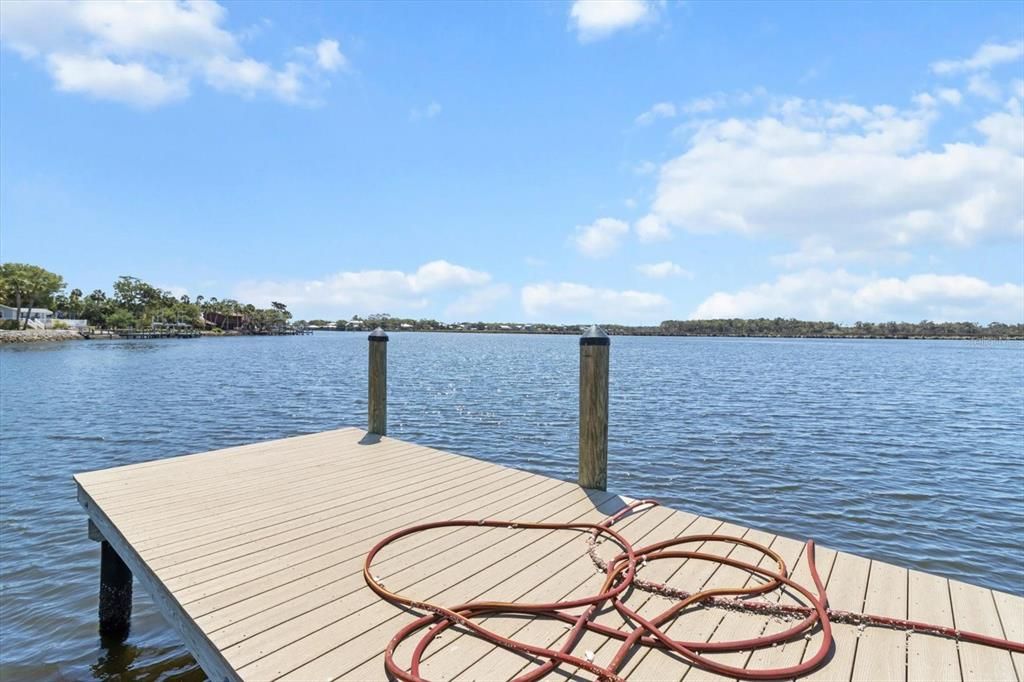 Exterior, Lake