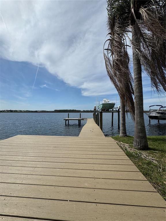 Exterior, Lake