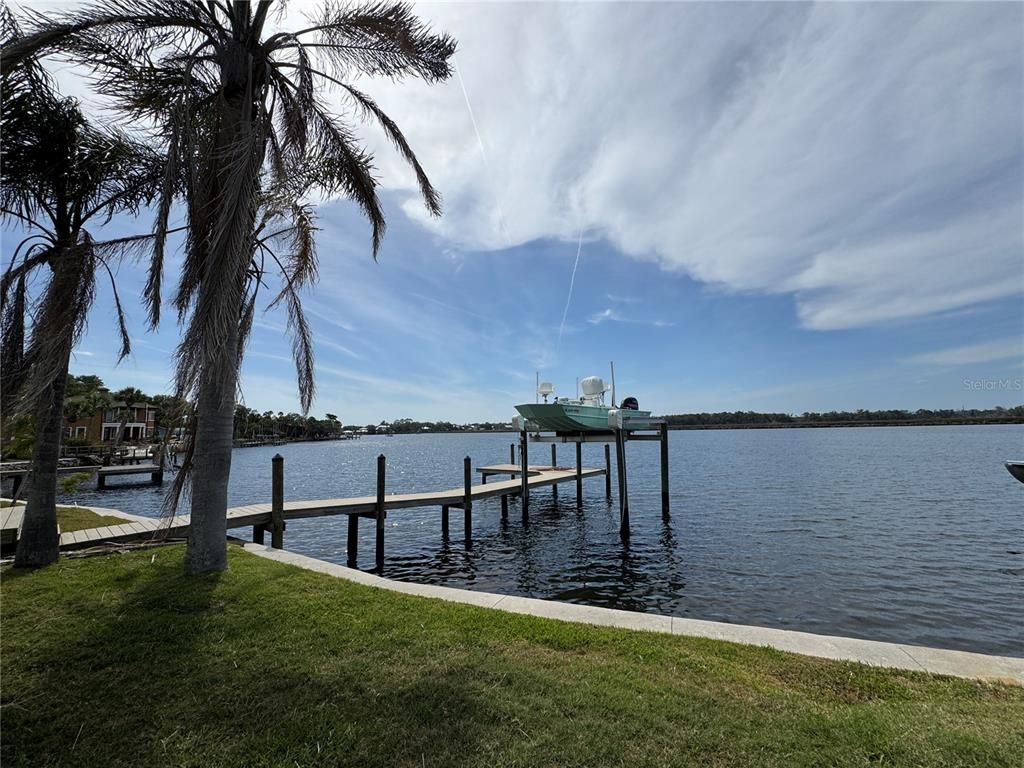 Exterior, Lake