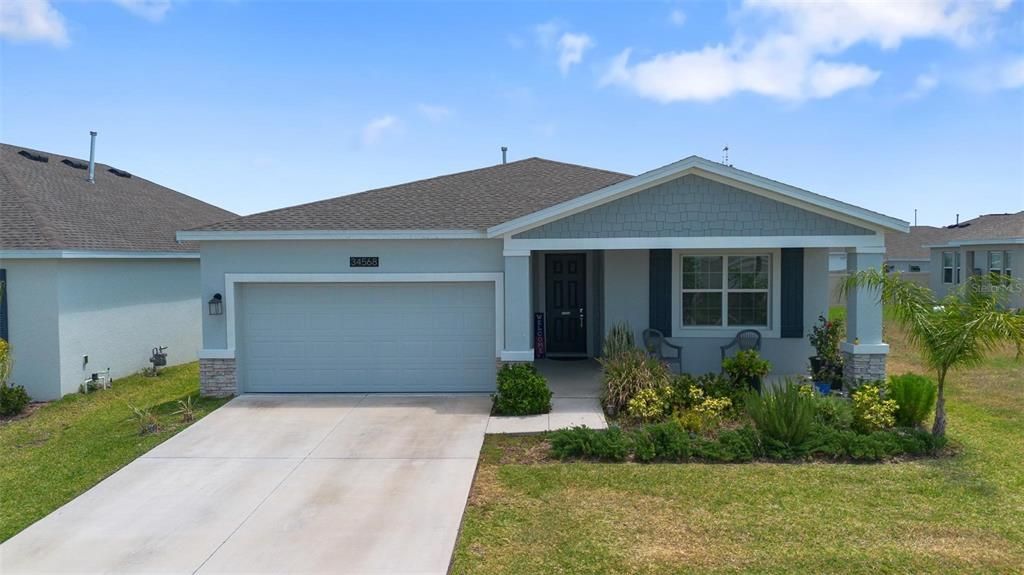 Attached, Exterior, Facade, Ranch