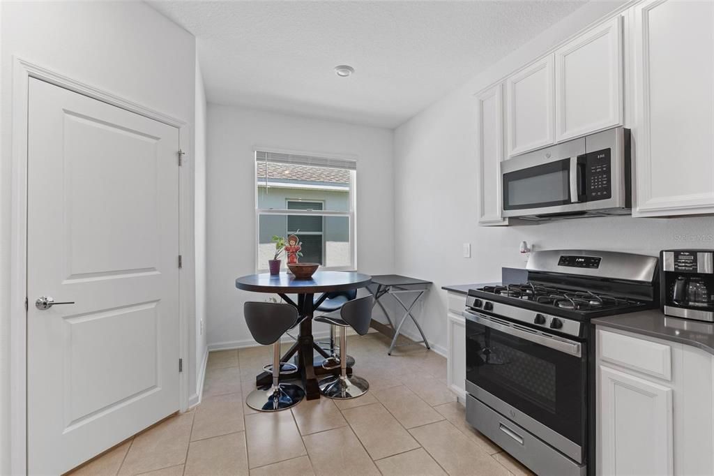 Dining room, Interior, Kitchen, Recessed Lighting