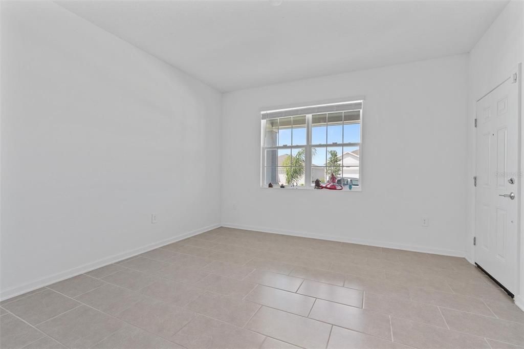 Empty room, Interior