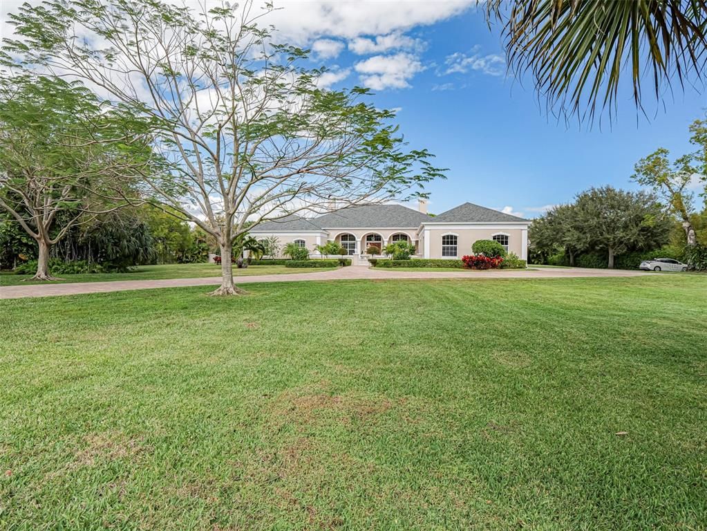 Backyard, Exterior, Facade, Ranch