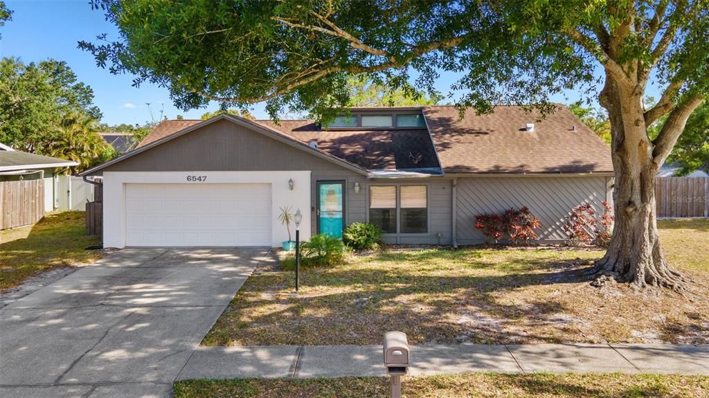 Attached, Exterior, Facade, Ranch