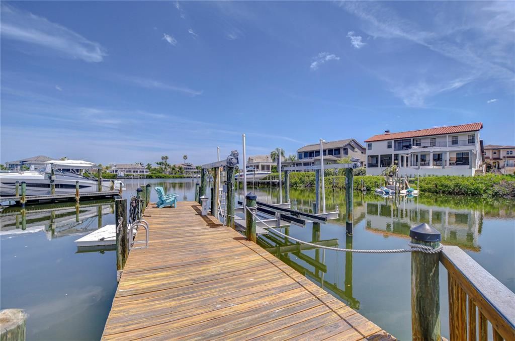 Exterior, Lake