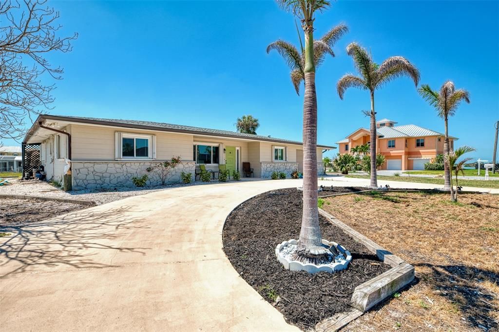 Backyard, Exterior, Facade, Ranch