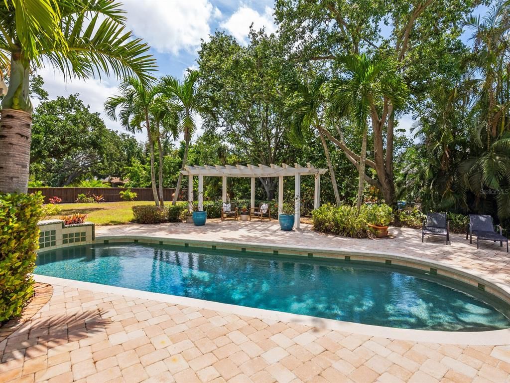 Exterior, Pool