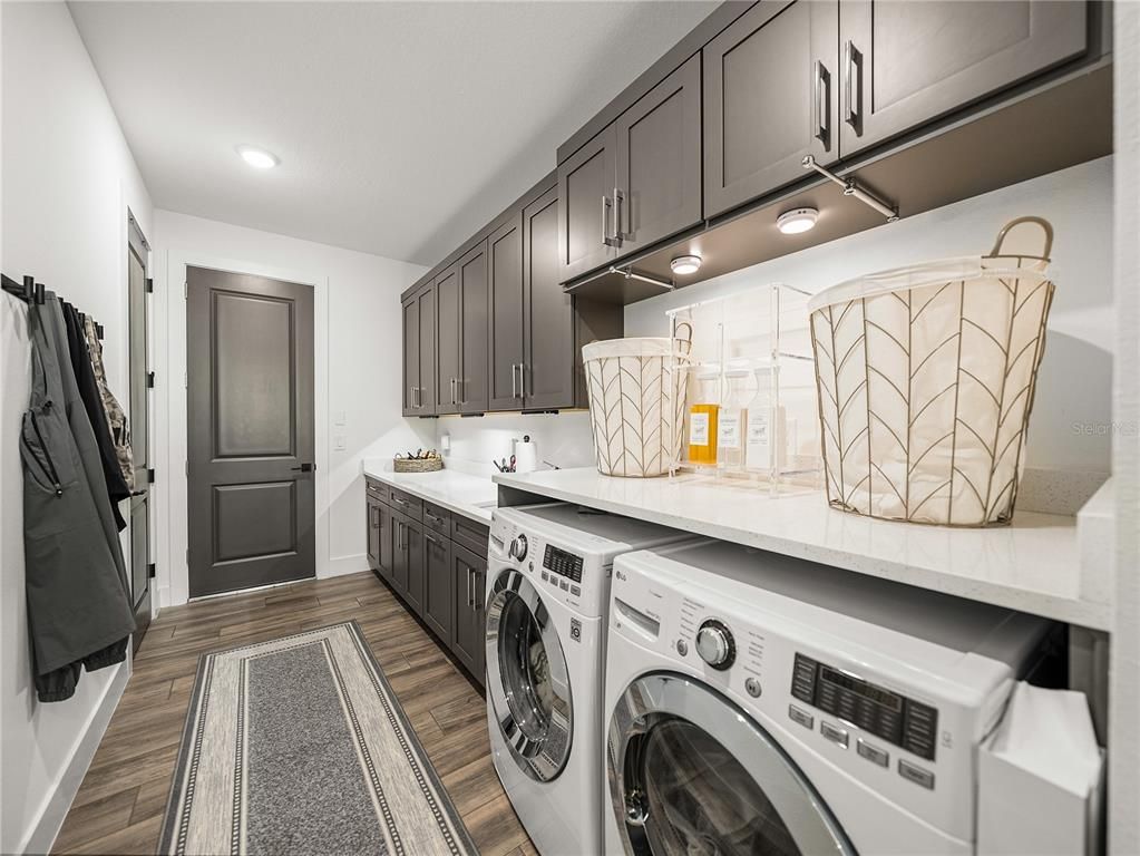 Interior, Recessed Lighting, Washer, Wood Texture Flooring