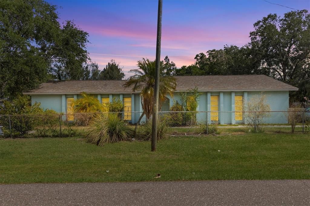 Backyard, Exterior, Facade, Ranch